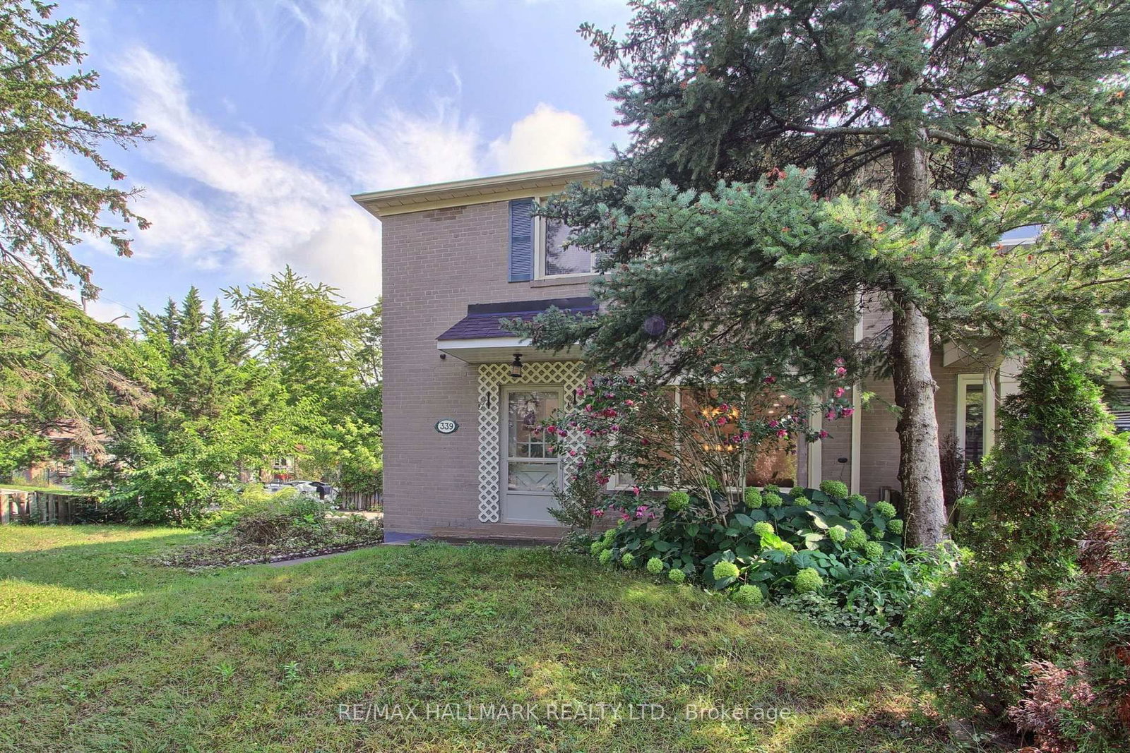 339 Neal Drive • Richmond Hill, ON photo 4
