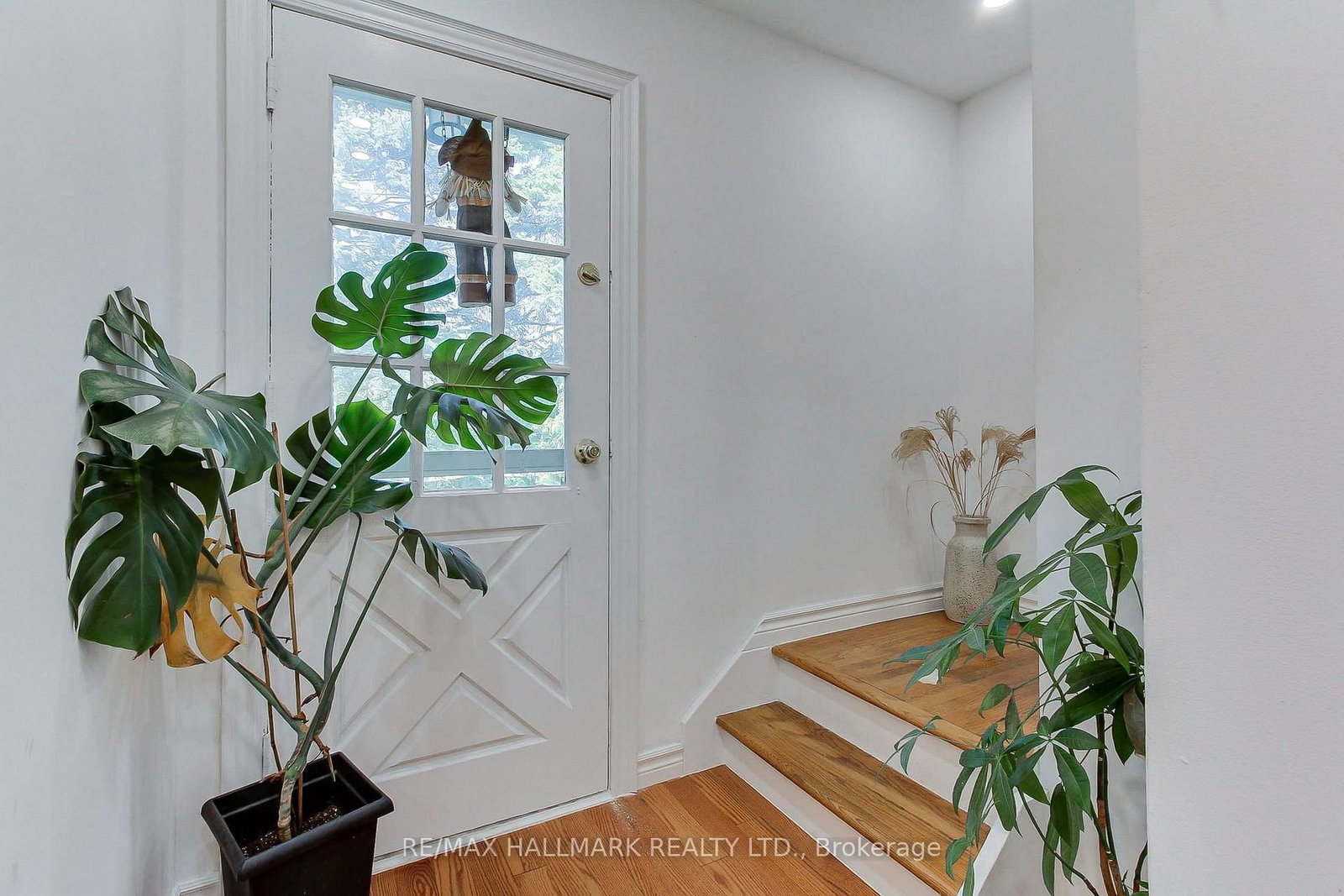 339 Neal Drive • Richmond Hill, ON photo 7
