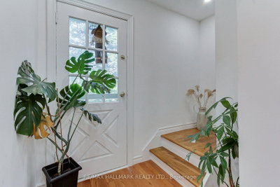 339 Neal Drive • Richmond Hill, ON photo 7