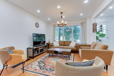 339 Neal Drive • Richmond Hill, ON photo 8