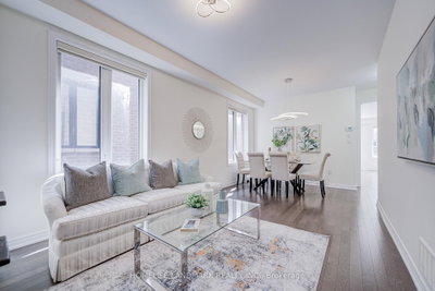 77 McCague Avenue • Richmond Hill, ON photo 7