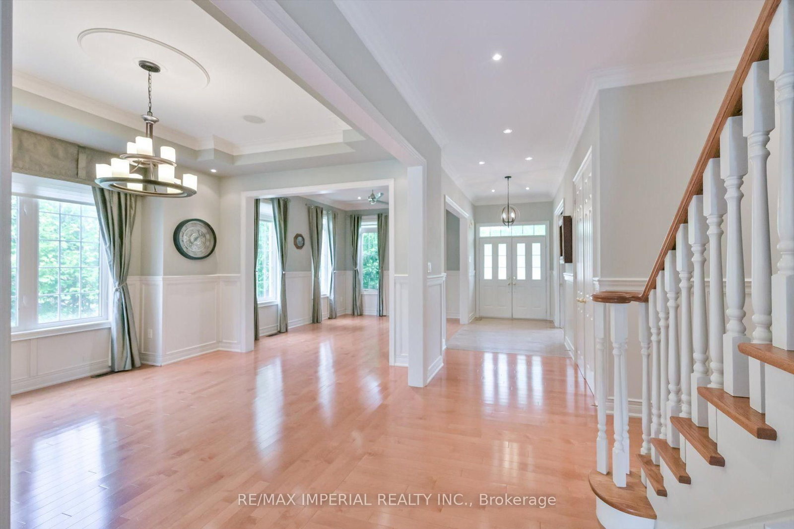 11 Candlelight Drive • Richmond Hill, ON photo 5
