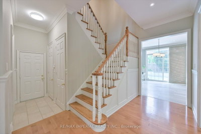 11 Candlelight Drive • Richmond Hill, ON photo 6