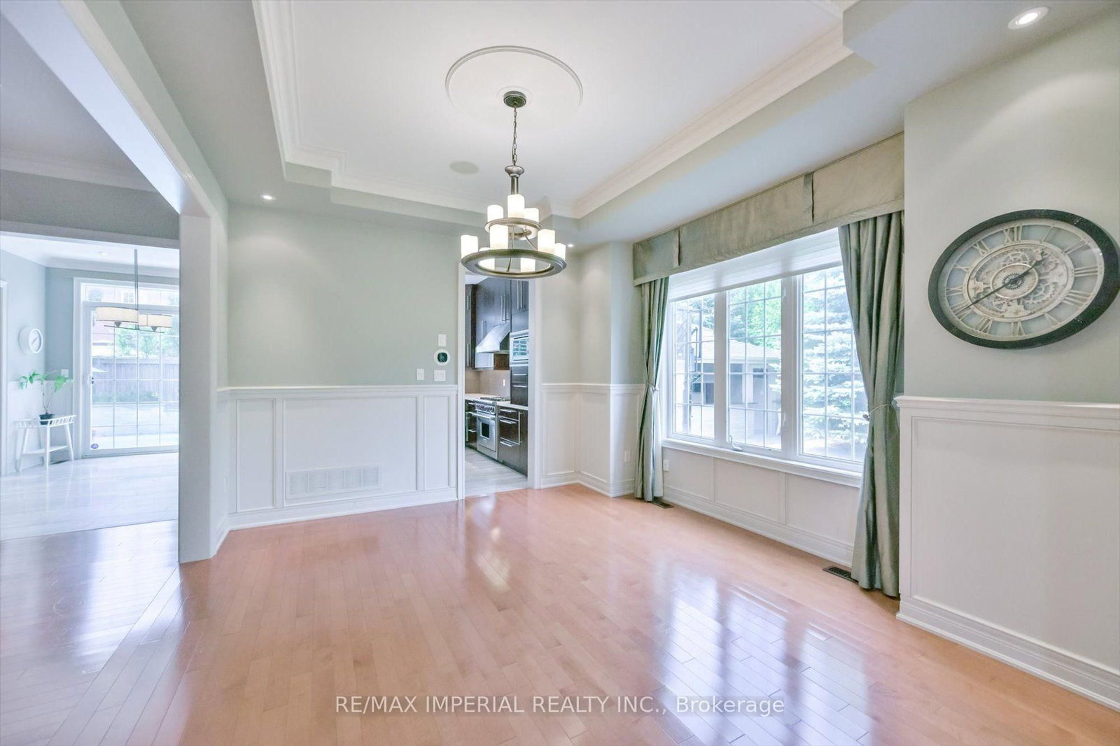 11 Candlelight Drive • Richmond Hill, ON photo 9