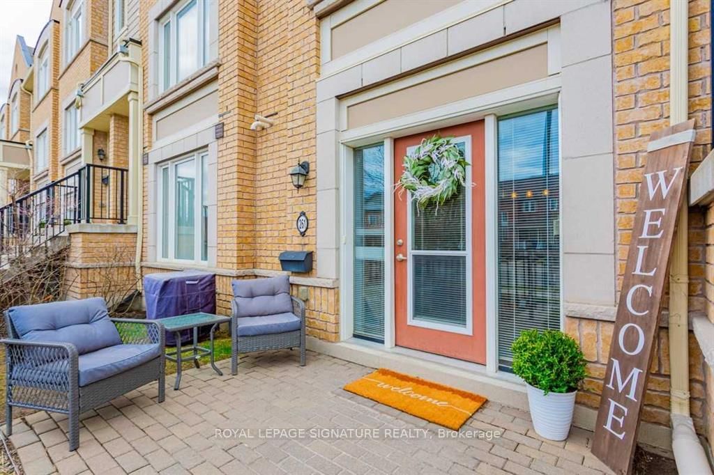 261 John Way W • #2 • Aurora, ON photo 2