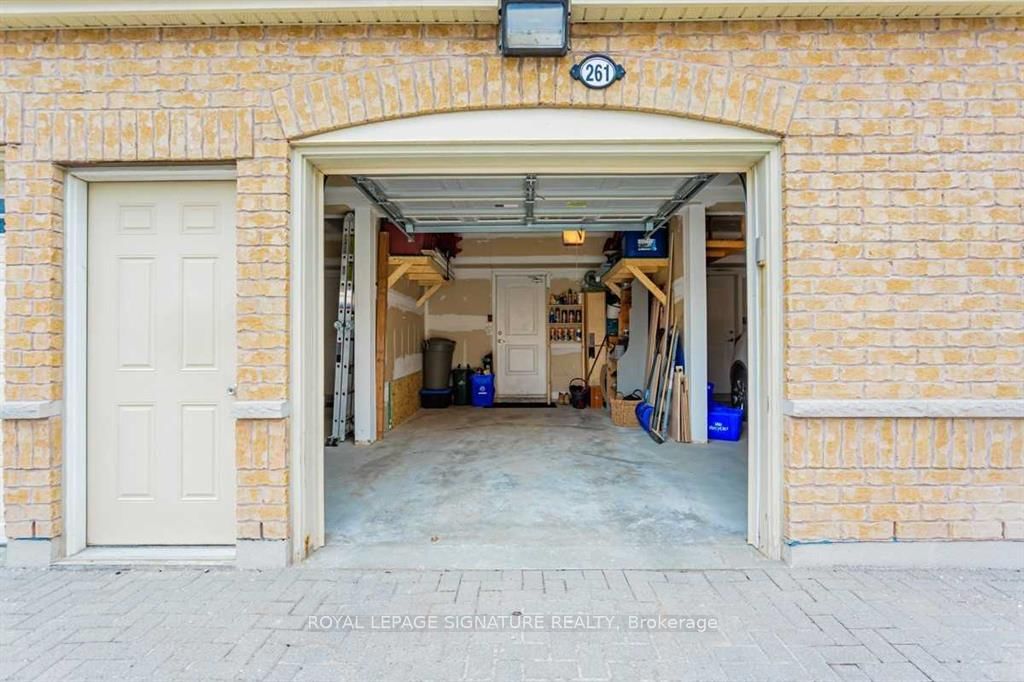 261 John Way W • #2 • Aurora, ON photo 3