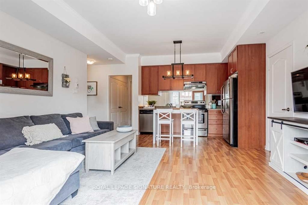 261 John Way W • #2 • Aurora, ON photo 4