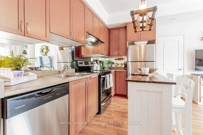 261 John Way W • #2 • Aurora, ON photo 6