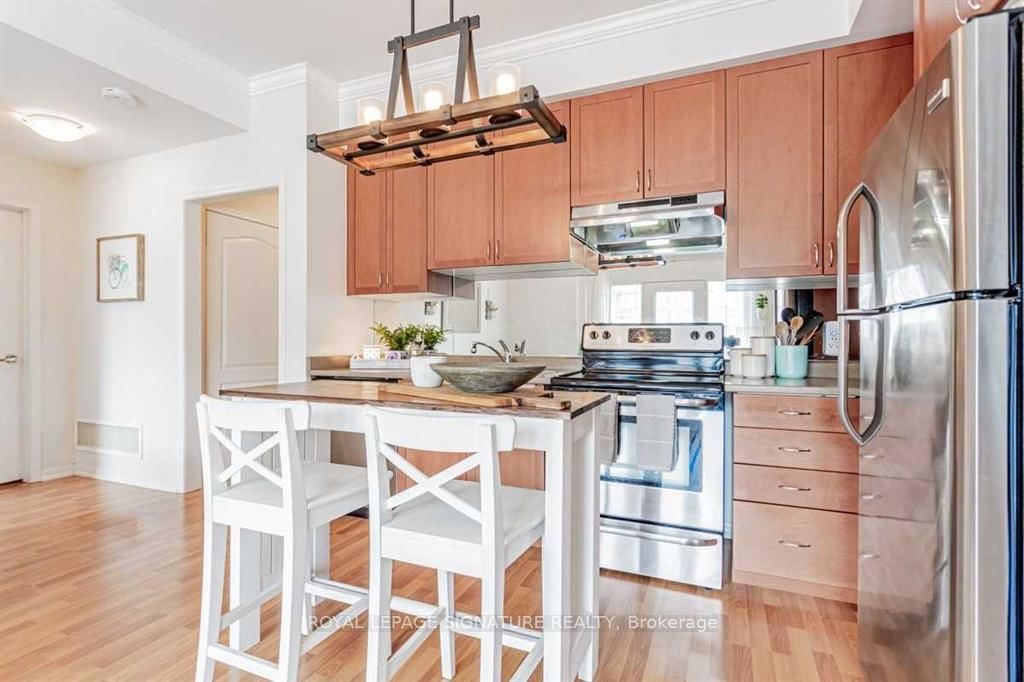 261 John Way W • #2 • Aurora, ON photo 8