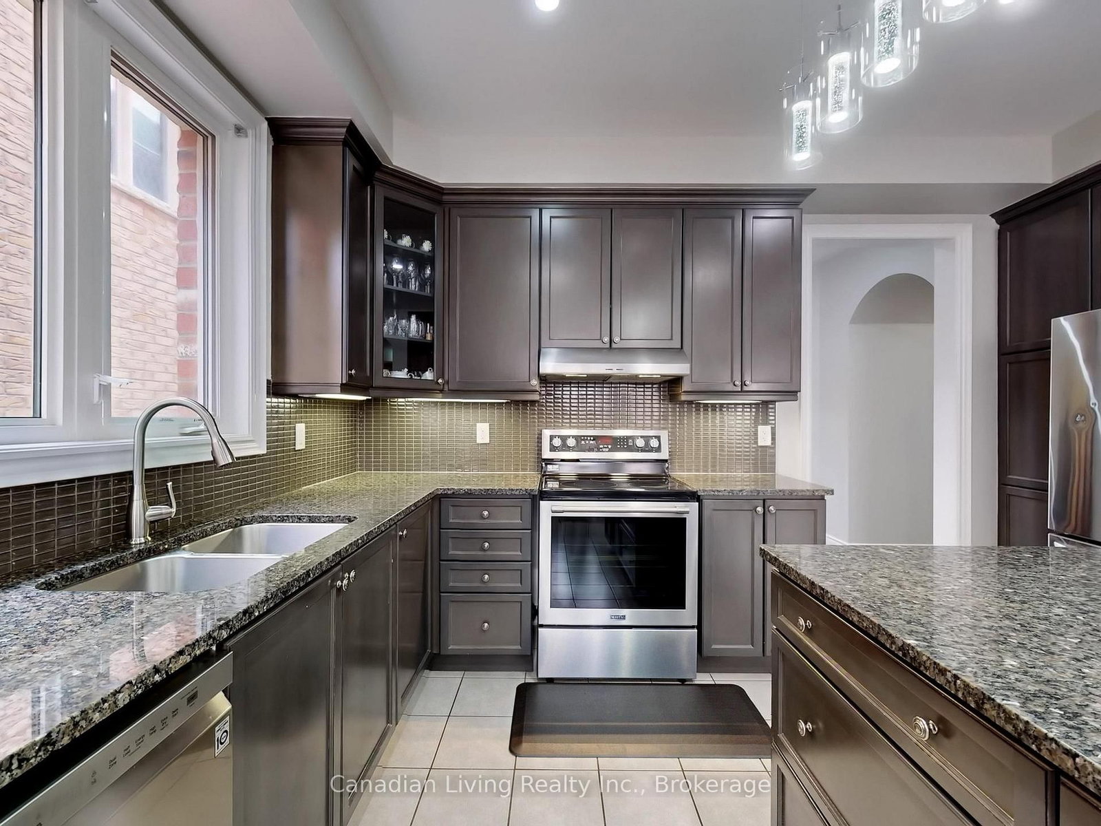 283 John Davis Gate • Whitchurch-Stouffville, ON photo 11
