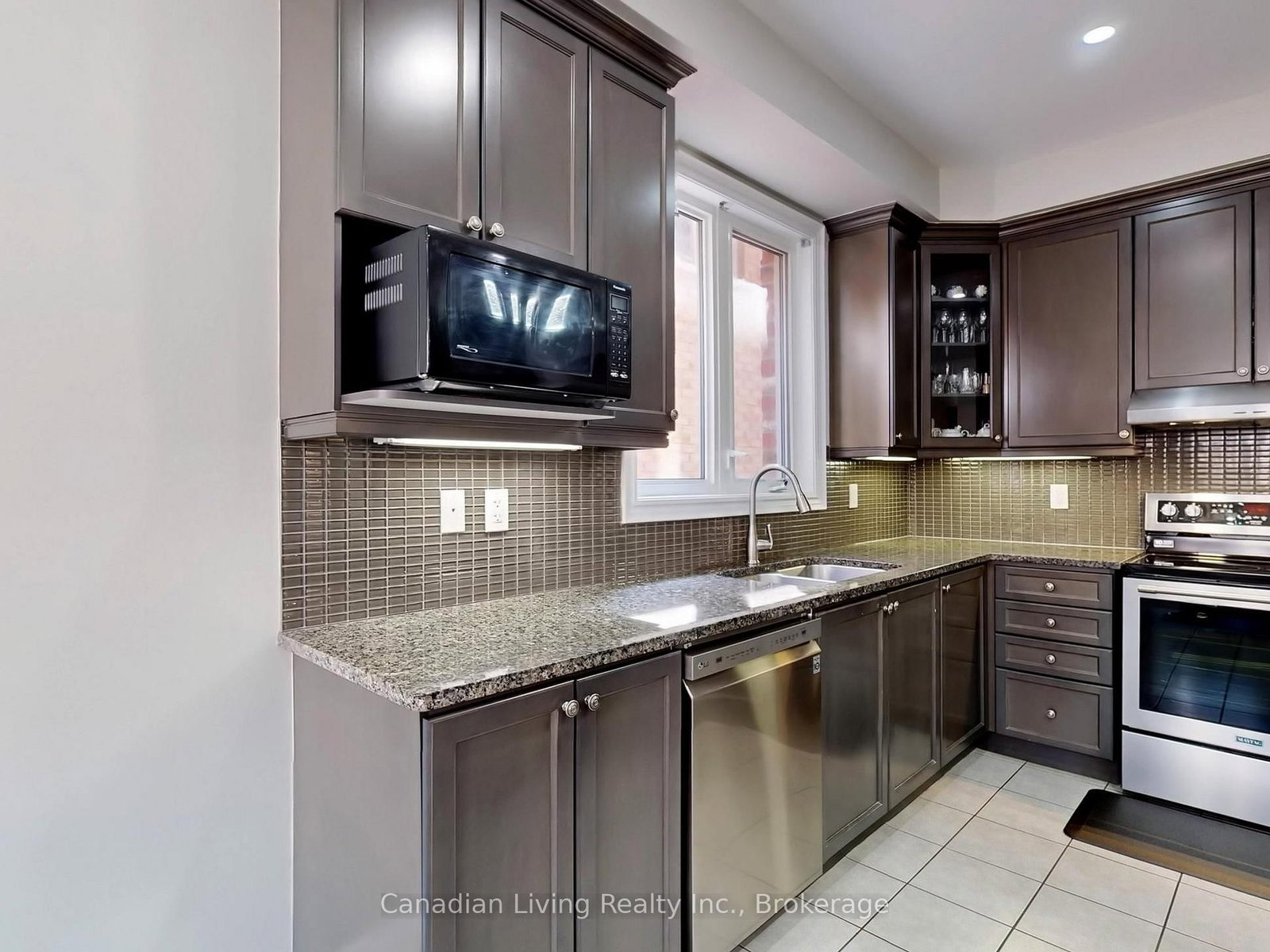 283 John Davis Gate • Whitchurch-Stouffville, ON photo 12