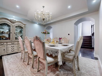 283 John Davis Gate • Whitchurch-Stouffville, ON photo 8
