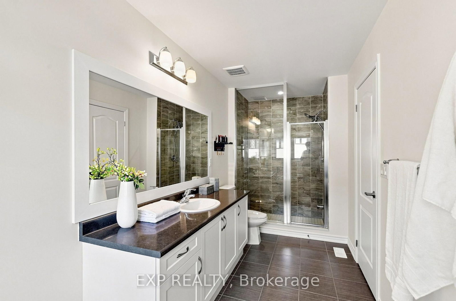 128 Chessington Avenue • East Gwillimbury, ON photo 28