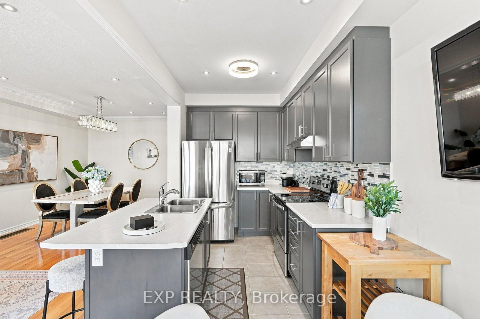 128 Chessington Avenue • East Gwillimbury, ON photo 8