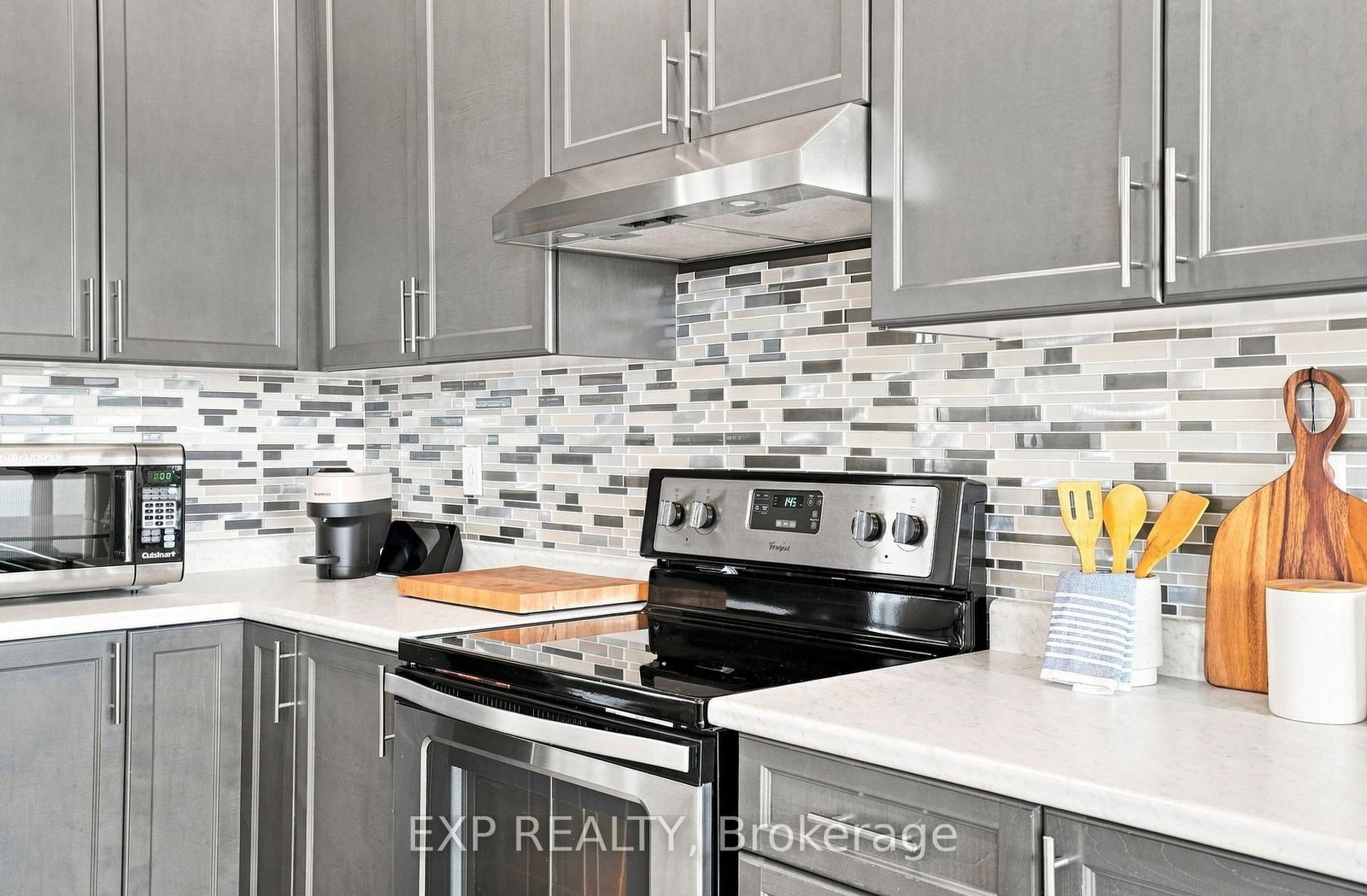 128 Chessington Avenue • East Gwillimbury, ON photo 9