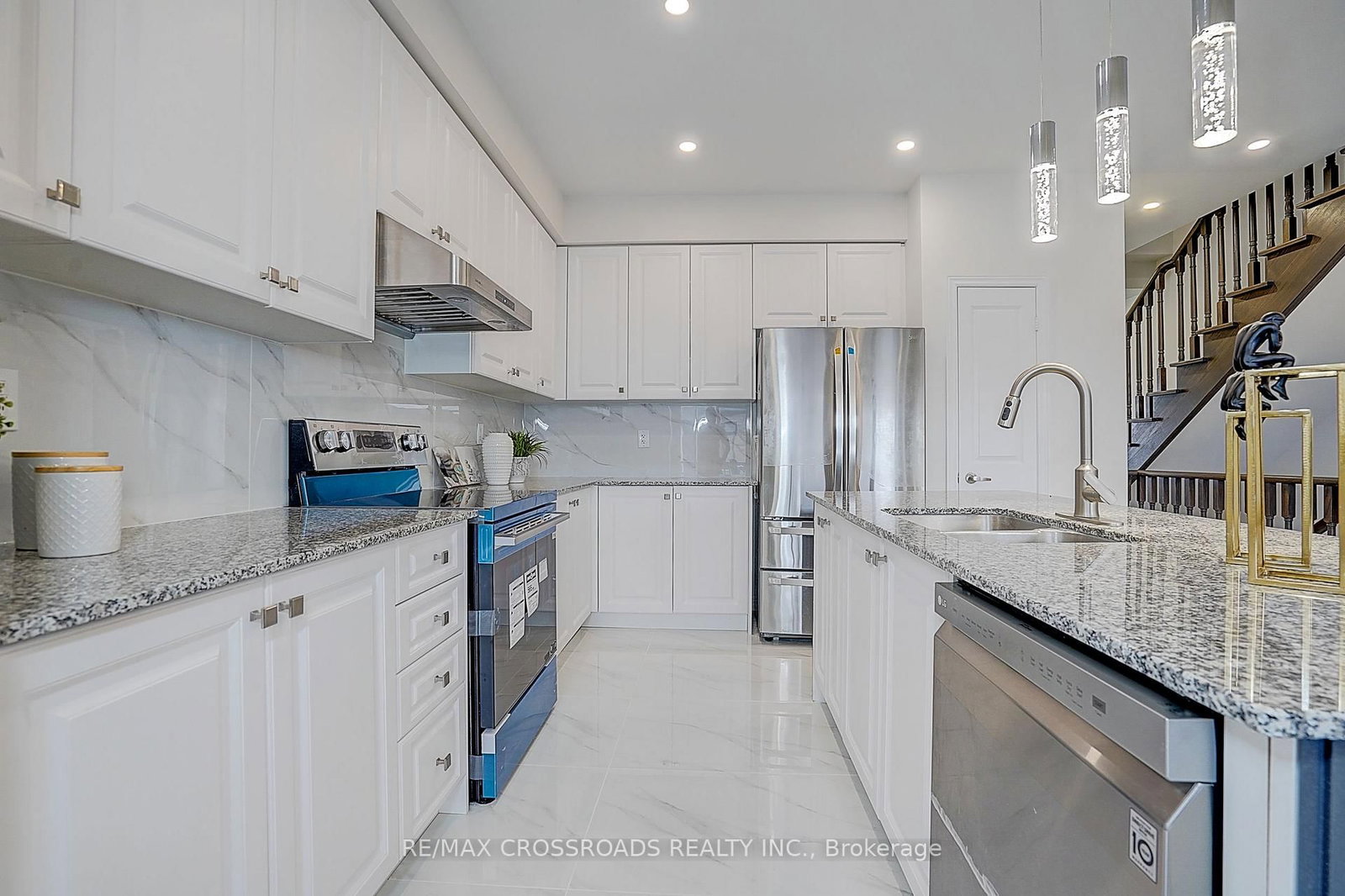37 Mccague Avenue • Richmond Hill, ON photo 12