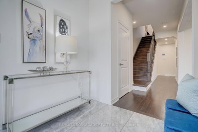 37 Mccague Avenue • Richmond Hill, ON photo 8