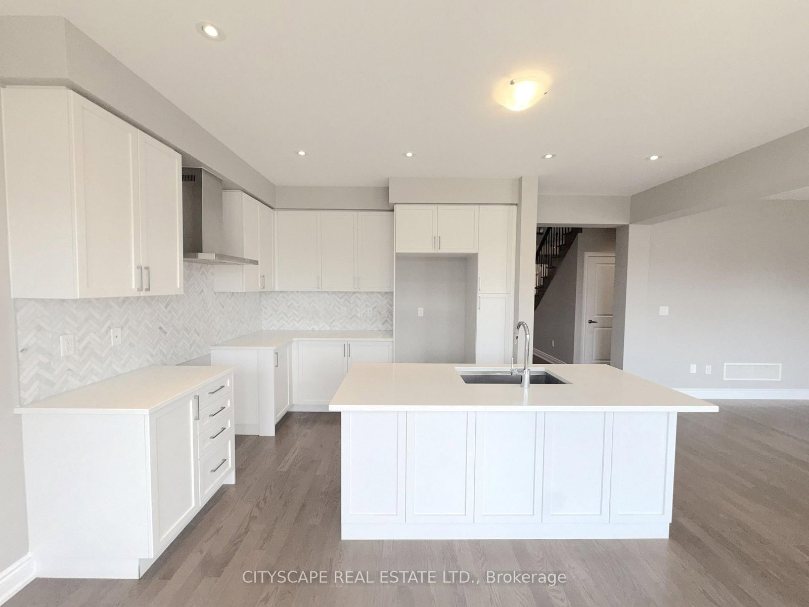 5 Pear Blossom Way • East Gwillimbury, ON photo 10
