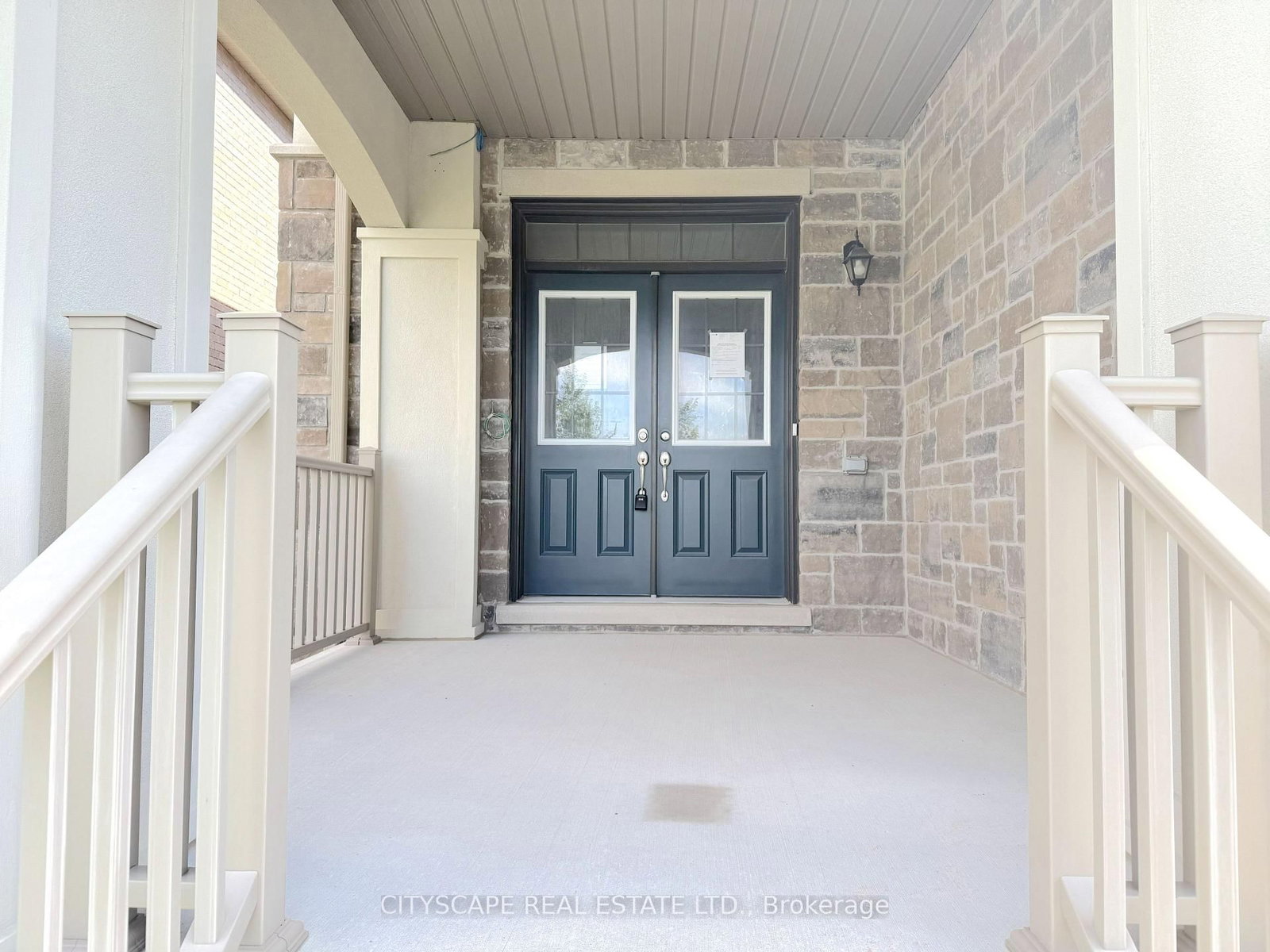 5 Pear Blossom Way • East Gwillimbury, ON photo 4