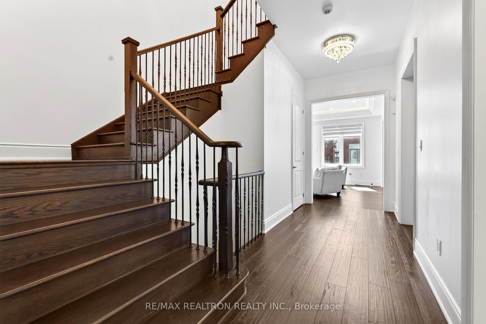 209 Hillsview Drive • Richmond Hill, ON photo 19
