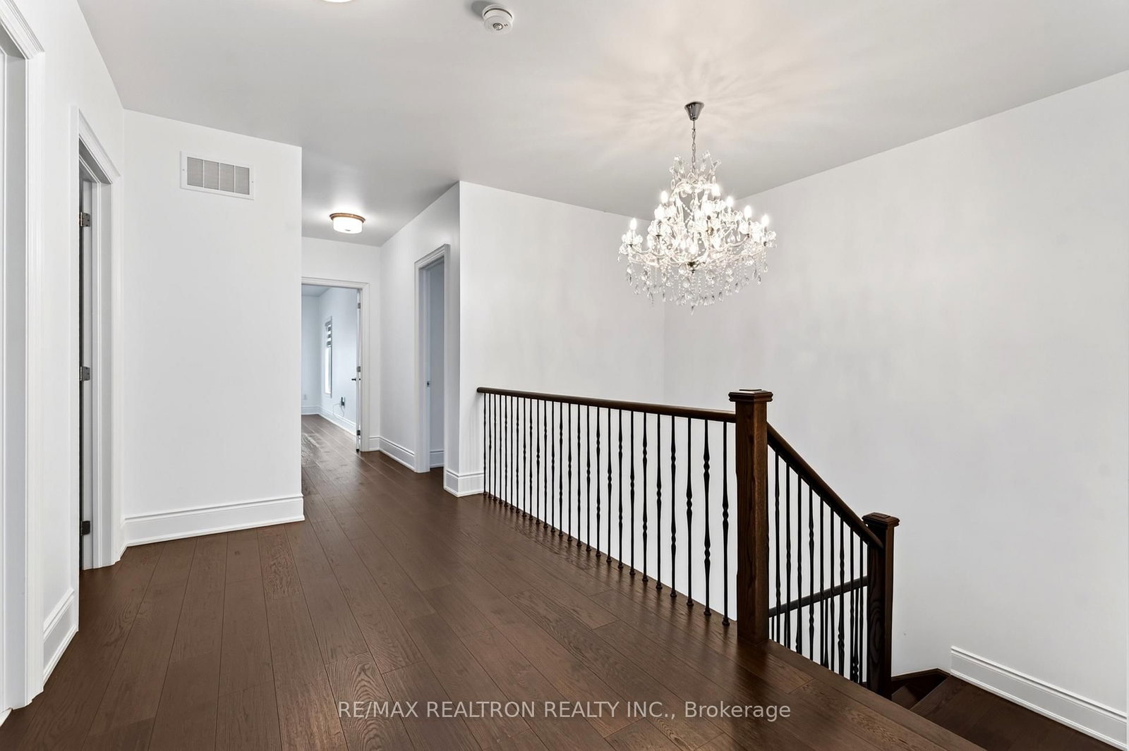209 Hillsview Drive • Richmond Hill, ON photo 20
