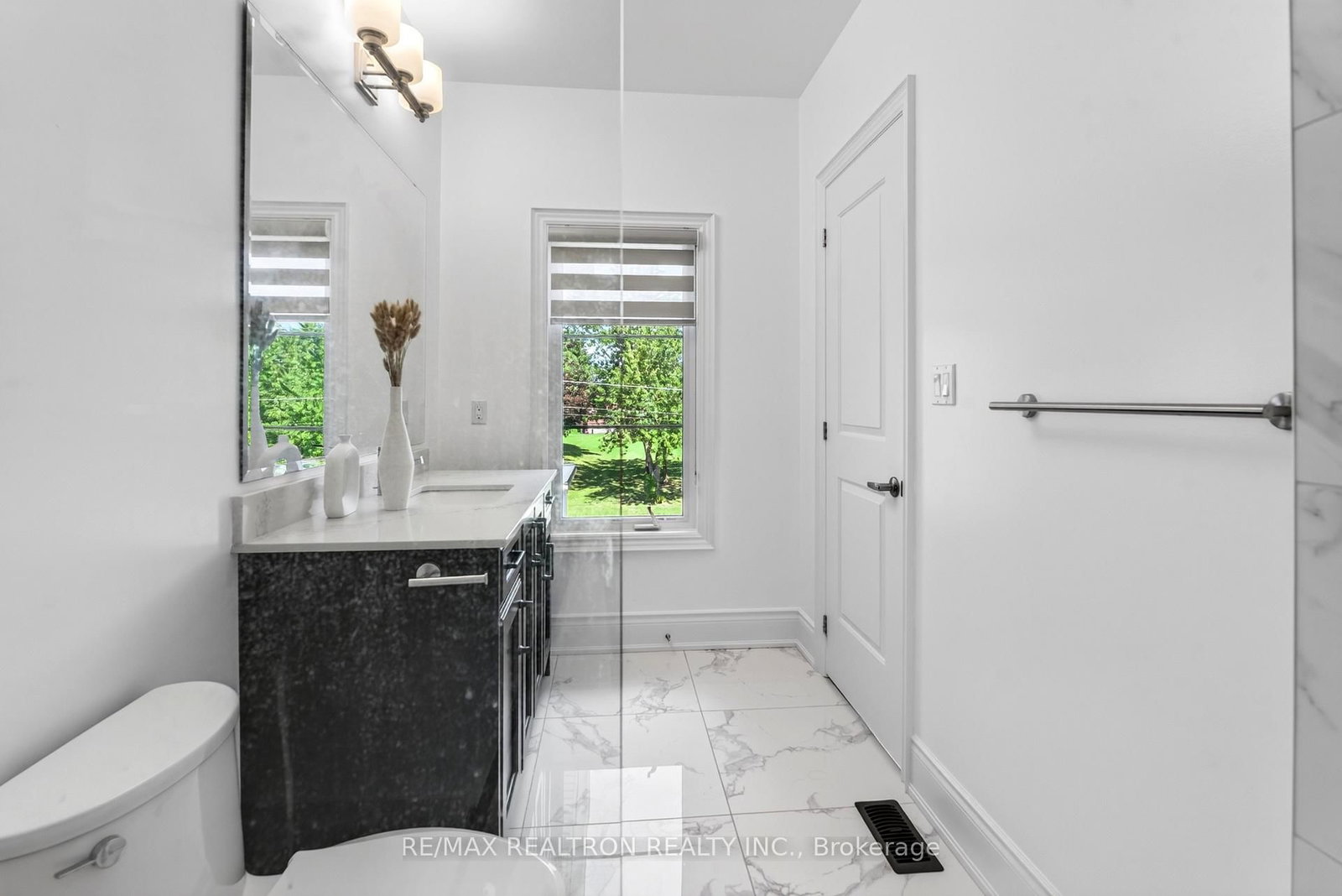 209 Hillsview Drive • Richmond Hill, ON photo 30