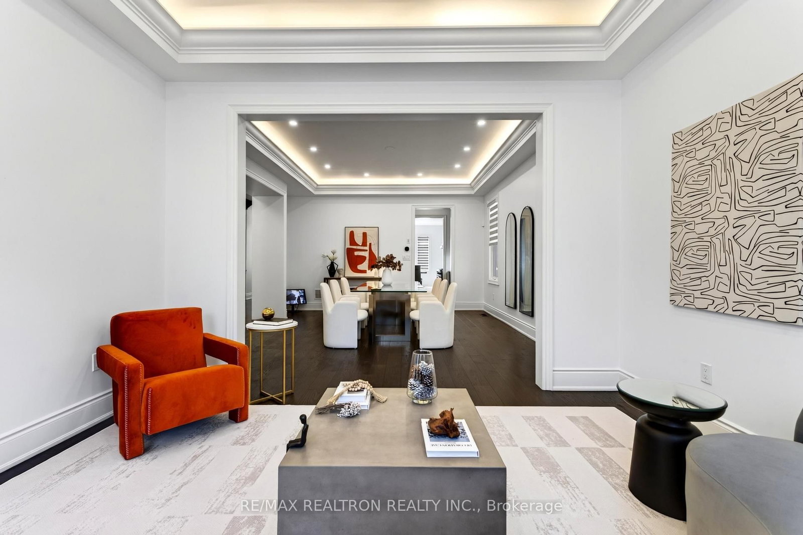 209 Hillsview Drive • Richmond Hill, ON photo 5