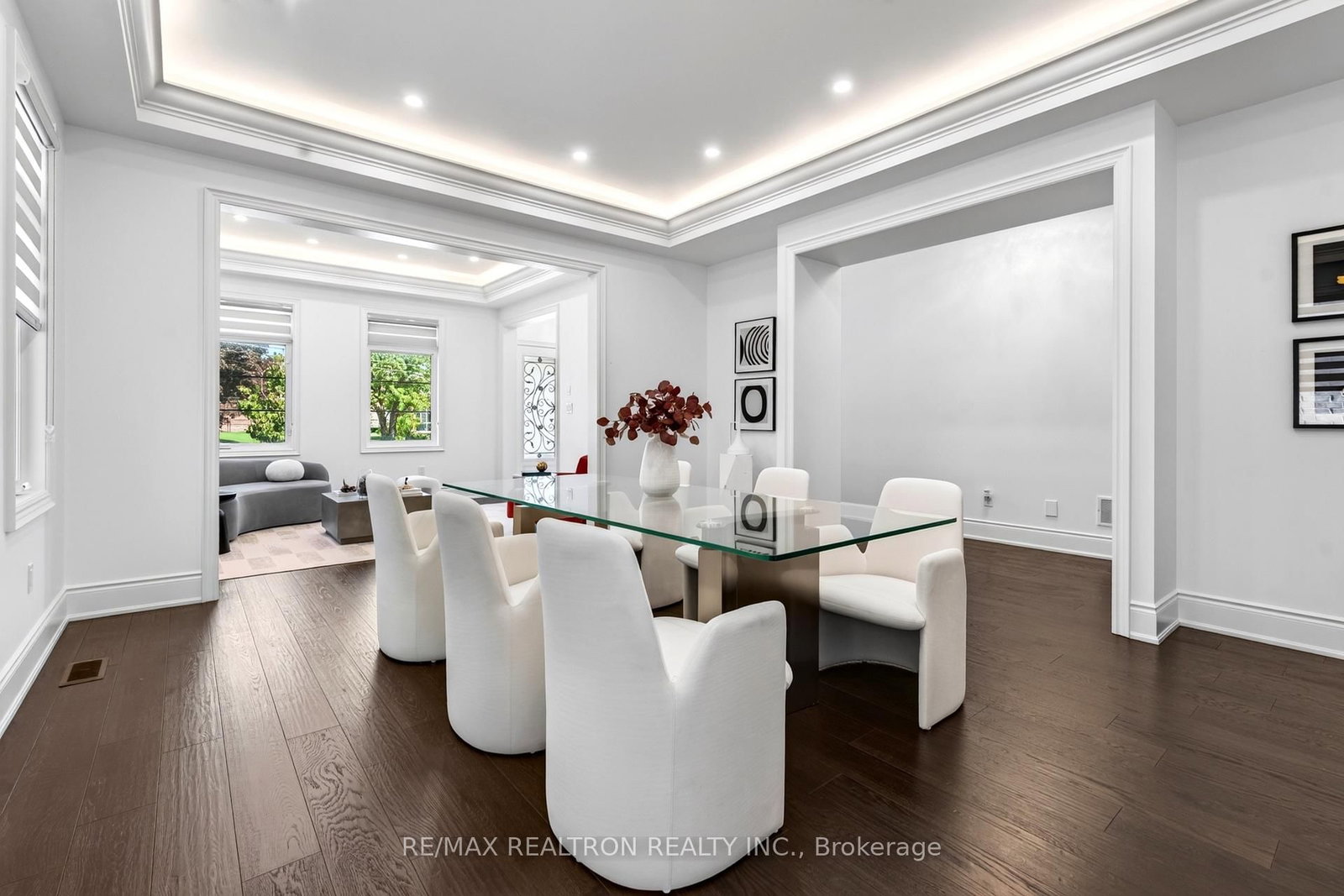 209 Hillsview Drive • Richmond Hill, ON photo 6