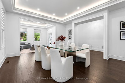 209 Hillsview Drive • Richmond Hill, ON photo 6