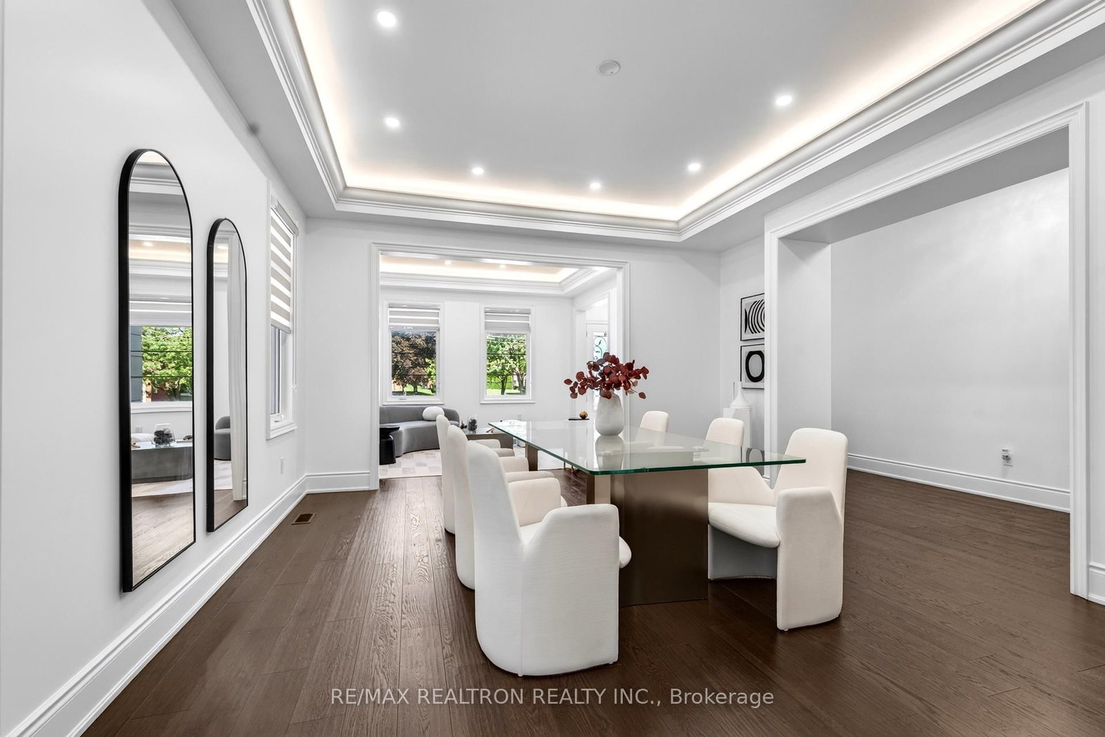209 Hillsview Drive • Richmond Hill, ON photo 8