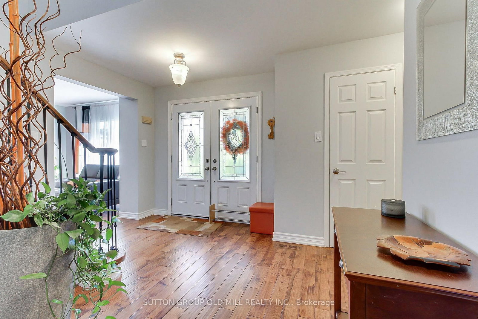 129 Robin Court • Newmarket, ON photo 4