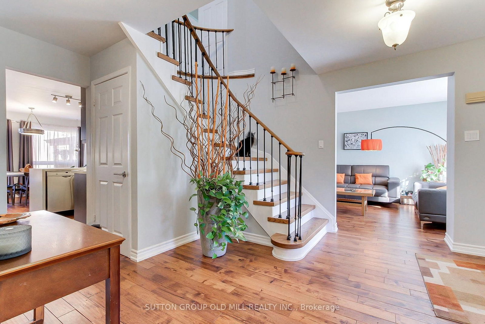 129 Robin Court • Newmarket, ON photo 5