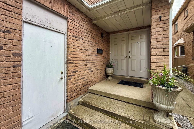 8 Millcroft Way