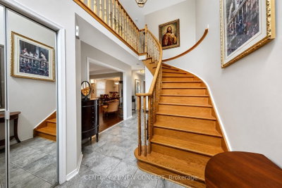 8 Millcroft Way • Vaughan, ON photo 5