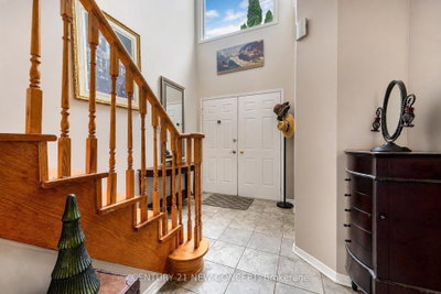 8 Millcroft Way • Vaughan, ON photo 6