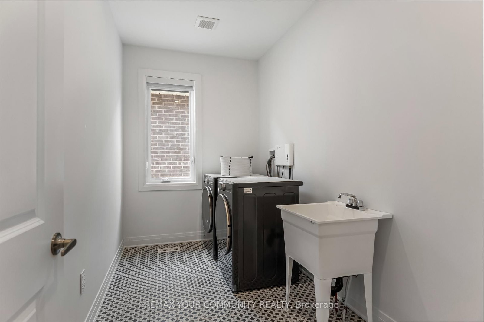614 Newlove Street • Innisfil, ON photo 39