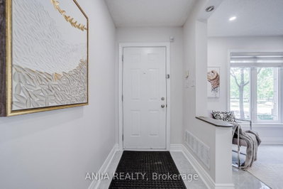 25 Galleria Parkway • Markham, ON photo 4