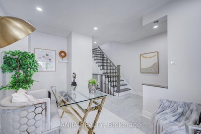 25 Galleria Parkway • Markham, ON photo 7