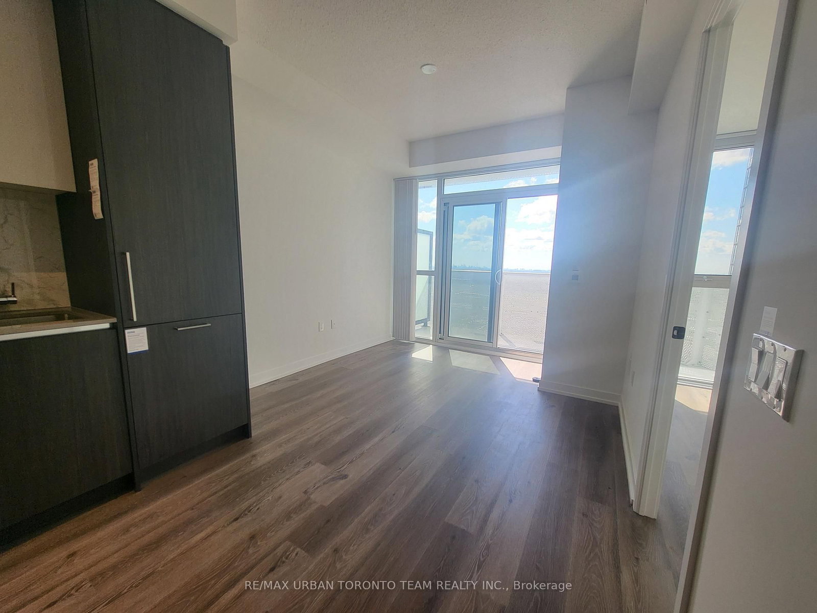 3905-225 Commerce St, Vaughan, view 4