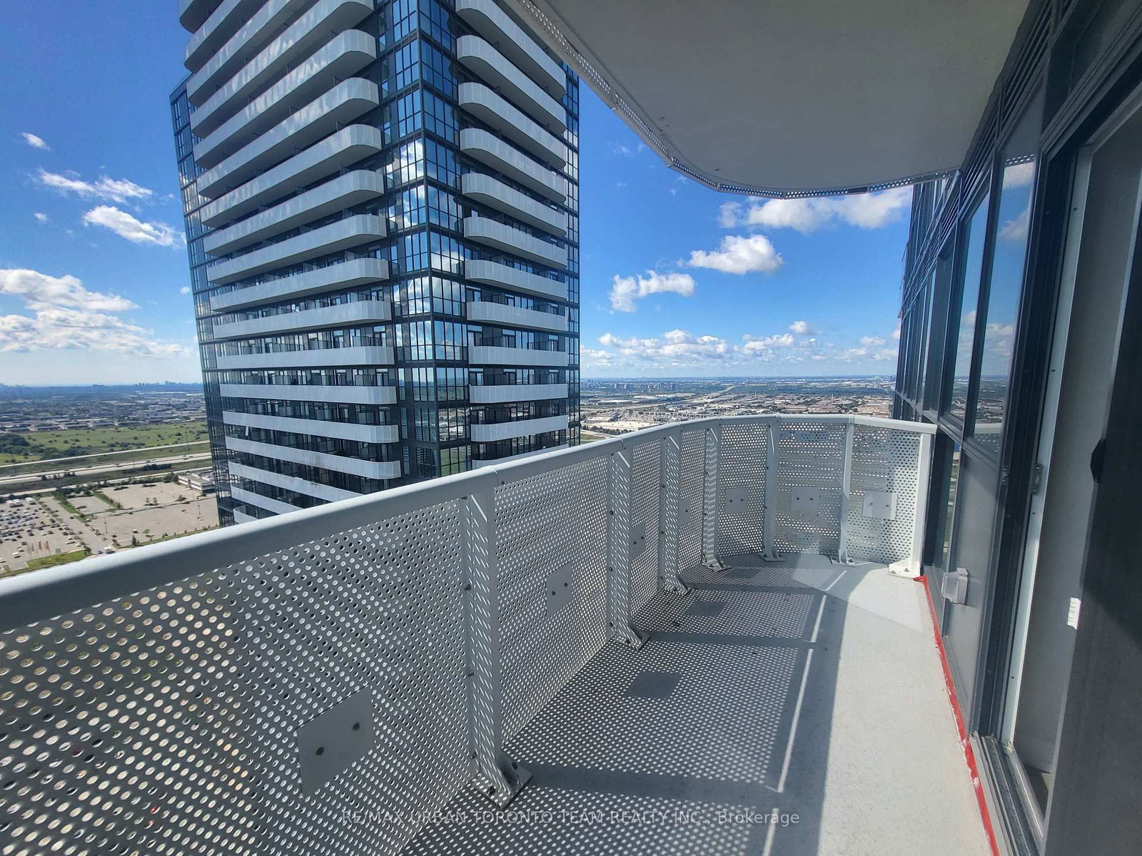 3905-225 Commerce St, Vaughan, view 7