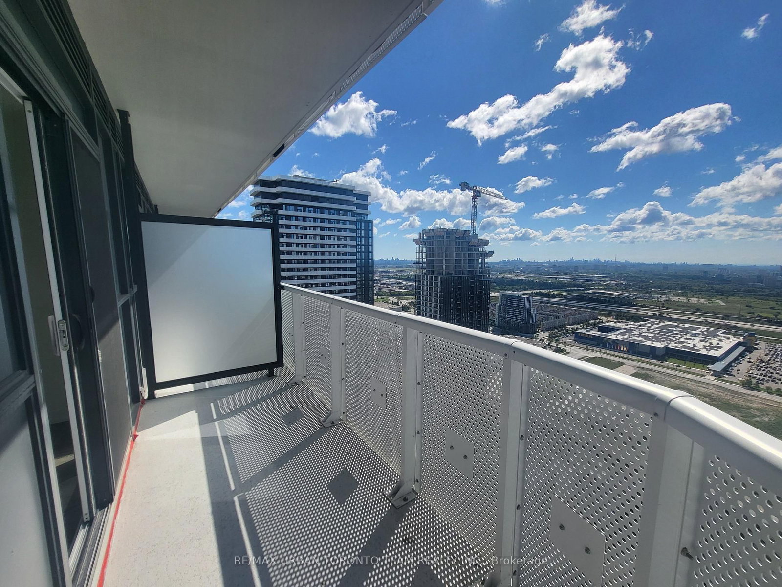 3905-225 Commerce St, Vaughan, view 8