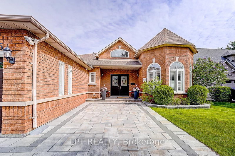 585 Holgate Circle