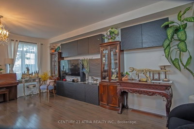 10951 Woodbine Avenue • Markham, ON photo 3