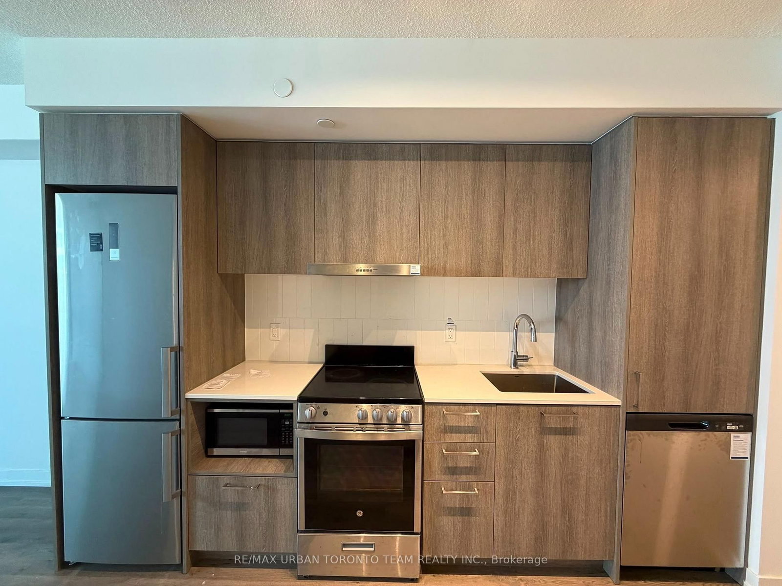 301-195 Commerce St, Vaughan, view 5