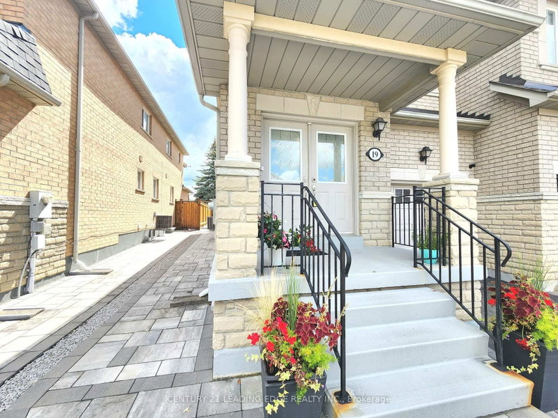 19 Kingly Crest Way