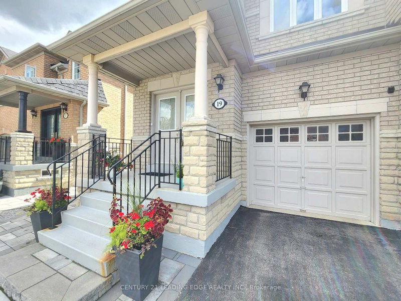 19 Kingly Crest Way