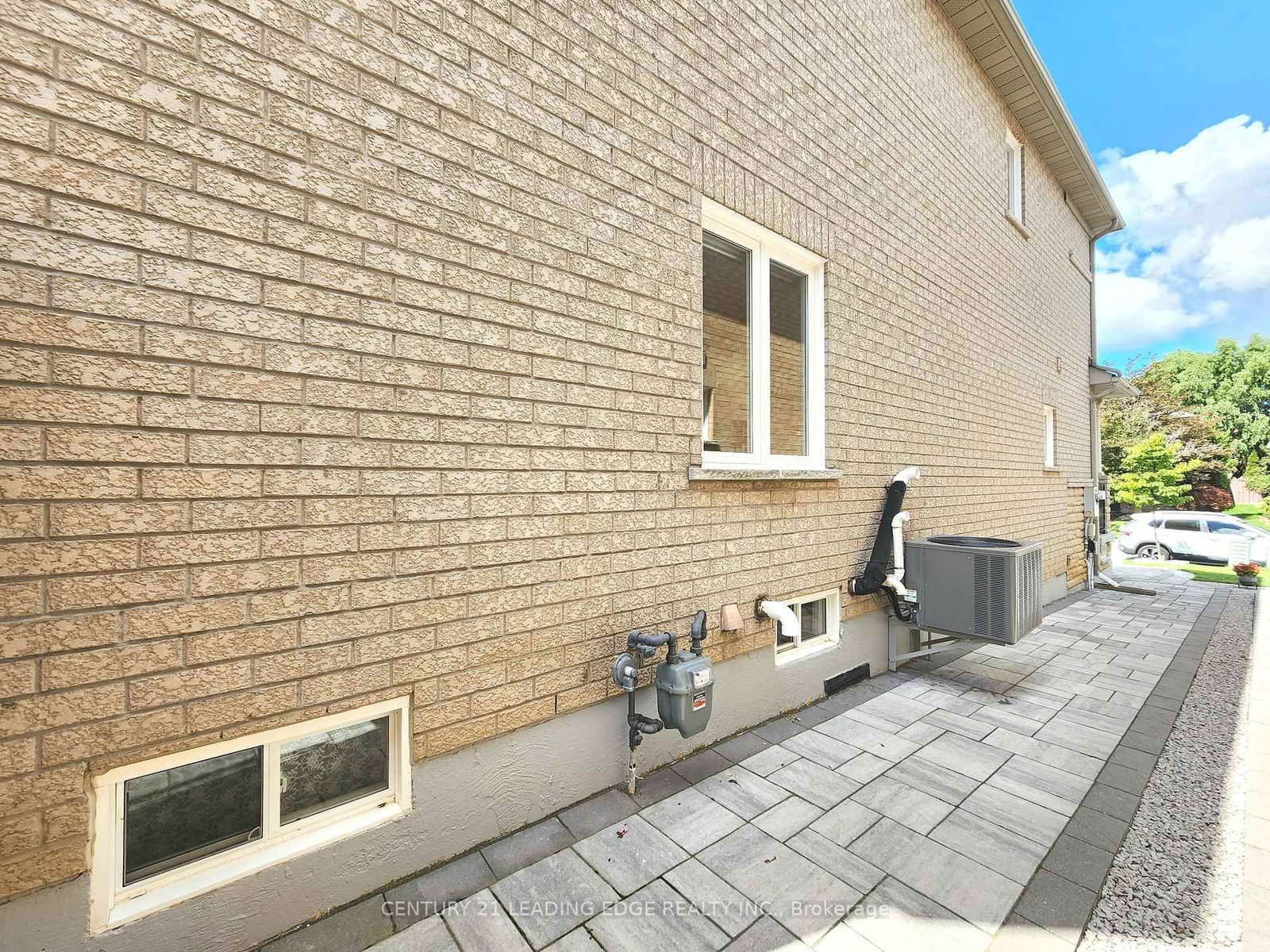 19 Kingly Crest Way • Vaughan, ON photo 4