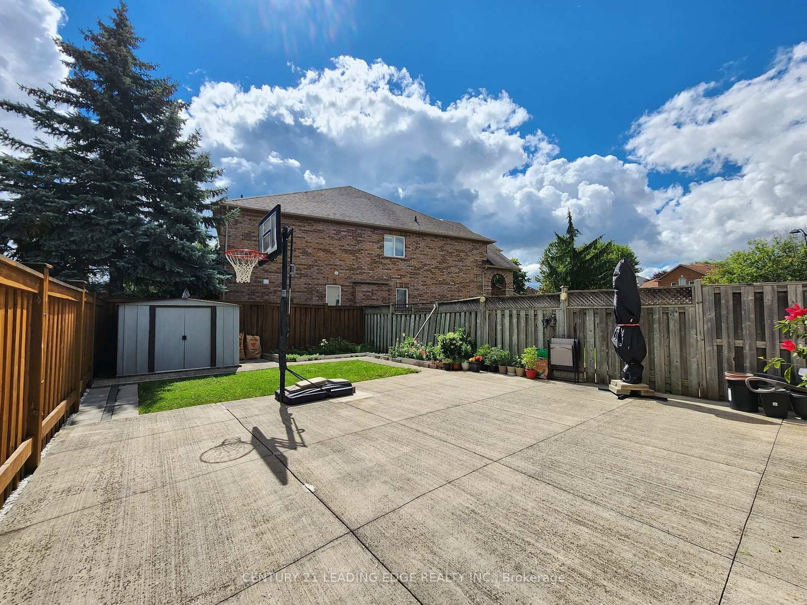 19 Kingly Crest Way • Vaughan, ON photo 5