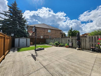 19 Kingly Crest Way • Vaughan, ON photo 5