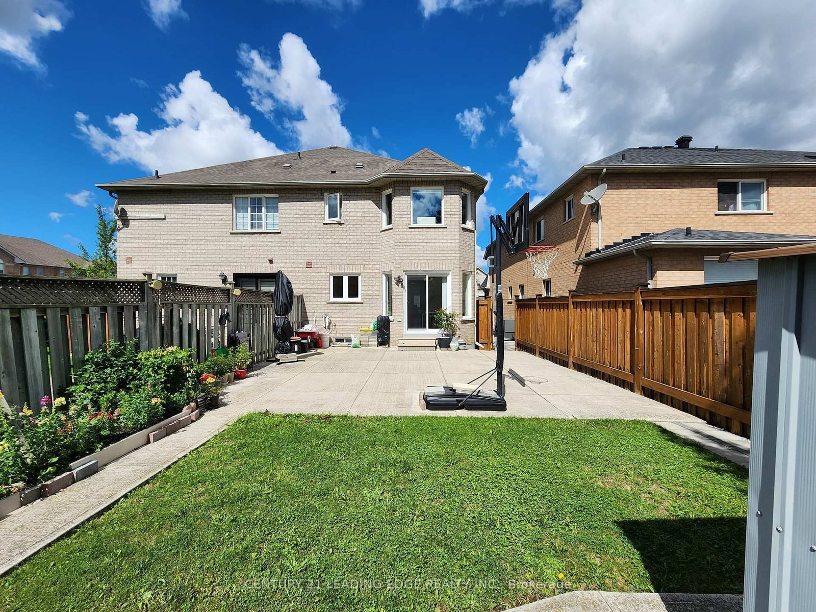 19 Kingly Crest Way • Vaughan, ON photo 6